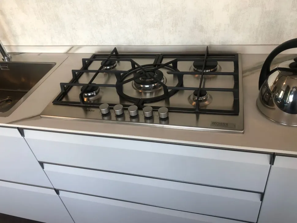 Cucina moderna lineare Formalia Scavolini a prezzo ribassato