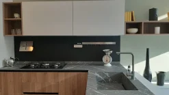 Cucina moderna noce Essebi con penisola Azimut in offerta