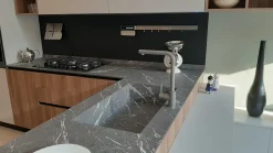 Cucina moderna noce Essebi con penisola Azimut in offerta