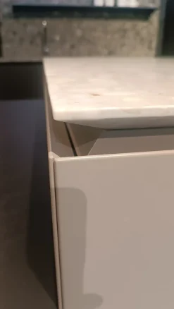 Cucina N elle e inside moderna altri colori Cesar con penisola scontata 50%