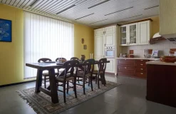 Cucina noce country ad angolo Doppio dentello Artigianale in offerta