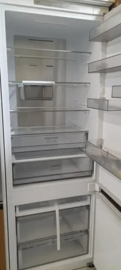 Cucina noce moderna lineare Giannei Nexus tabacco