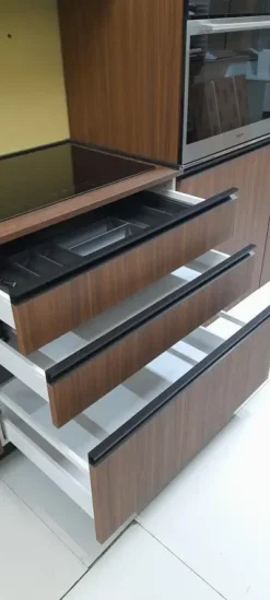 Cucina noce moderna lineare Giannei Nexus tabacco