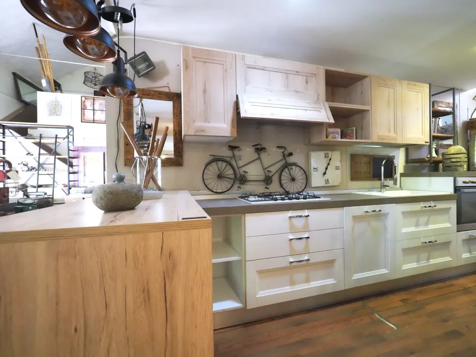 Cucina Nuovi mondi cucine Cucina shabby white con penisola in offerta OFFERTA OUTLET sconto 66%