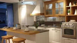 Cucina Pavese classica bianca Veneta cucine con isola scontata 50%