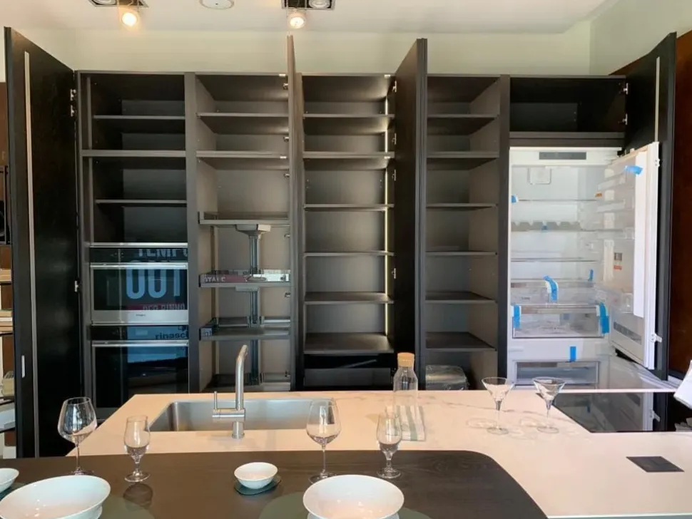 Cucina Poliform moderna con penisola altri colori in laccata opaco Phoenix