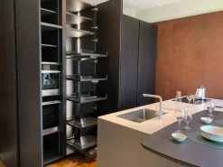 Cucina Poliform moderna con penisola altri colori in laccata opaco Phoenix