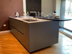 Cucina Poliform moderna con penisola altri colori in laccata opaco Phoenix