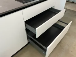 Cucina pop moderna bianca Mobilturi con isola scontata 61%