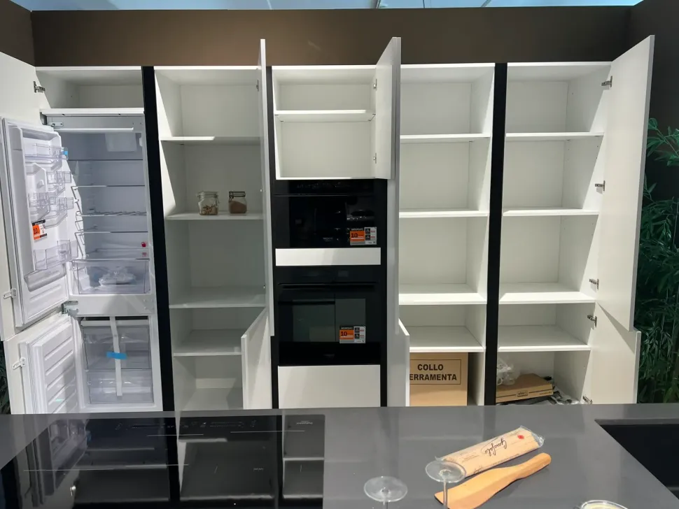 Cucina pop moderna bianca Mobilturi con isola scontata 61%