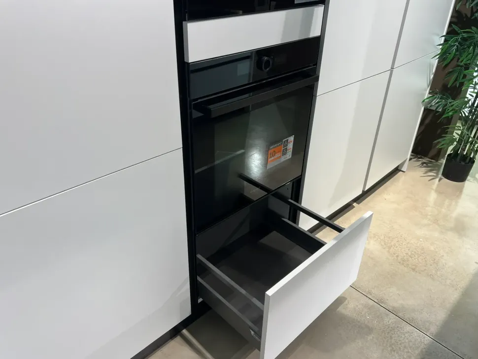 Cucina pop moderna bianca Mobilturi con isola scontata 61%