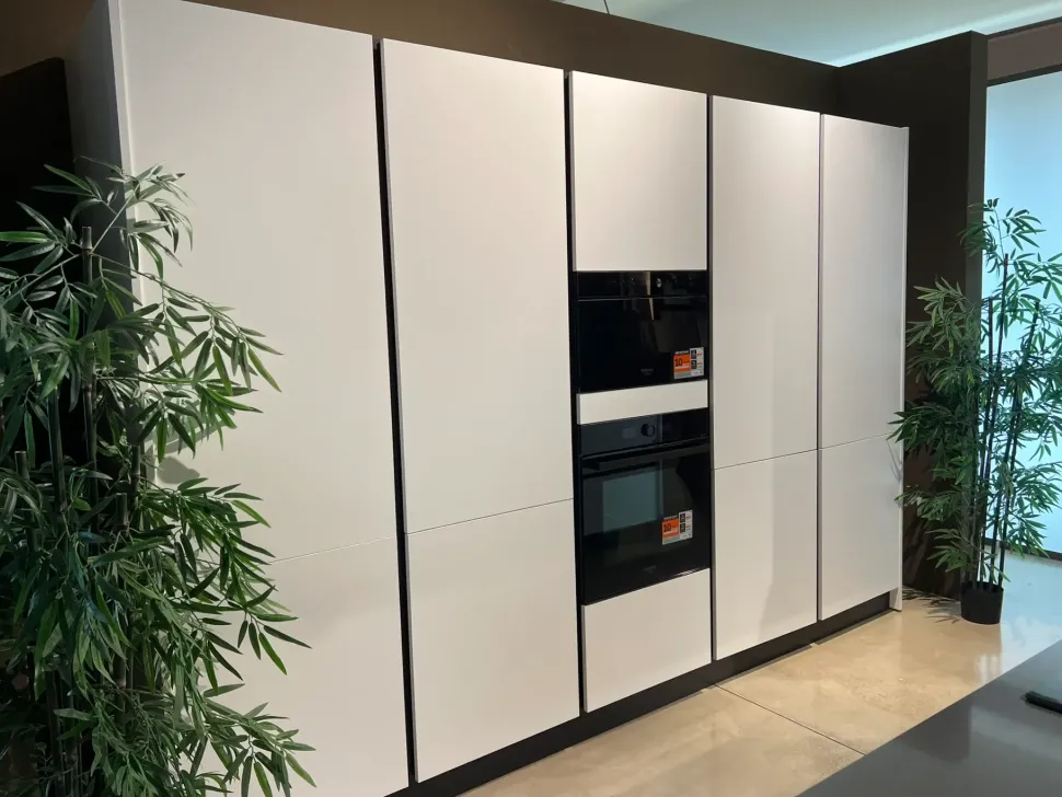 Cucina pop moderna bianca Mobilturi con isola scontata 61%