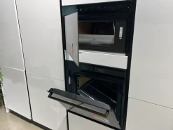 Cucina pop moderna bianca Mobilturi con isola scontata 61%