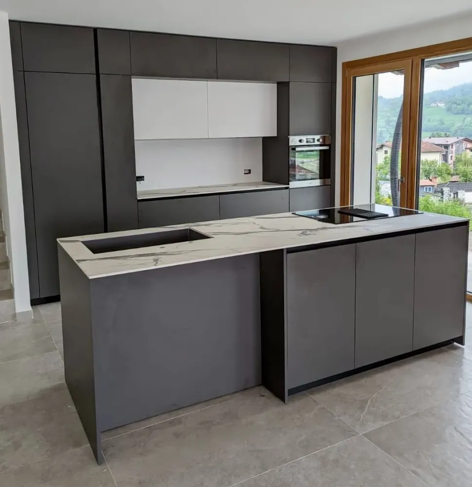 Cucina Primopiano cucine design ad isola grigio in laminato opaco Ingrosso cucine moderne icm43