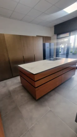 Cucina rossa design con isola Antares Cucina 45* a soli 27200 Euro