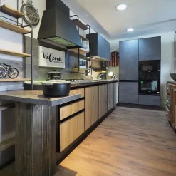 Cucina rovere chiaro industriale con penisola Cucina industrial colonne e piano snack  Collezione esclusiva