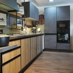 Cucina rovere chiaro industriale con penisola Cucina industrial colonne e piano snack  Collezione esclusiva
