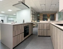 Cucina rovere chiaro moderna con penisola Ak project Arrital