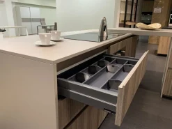 Cucina rovere chiaro moderna con penisola Ak project Arrital