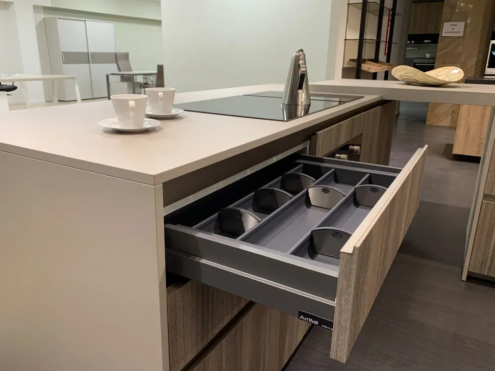 Cucina rovere chiaro moderna con penisola Ak project Arrital