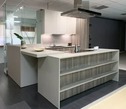 Cucina rovere chiaro moderna con penisola Ak project Arrital