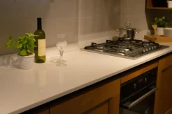 Cucina rovere chiaro moderna ad angolo Dialogo Veneta cucine