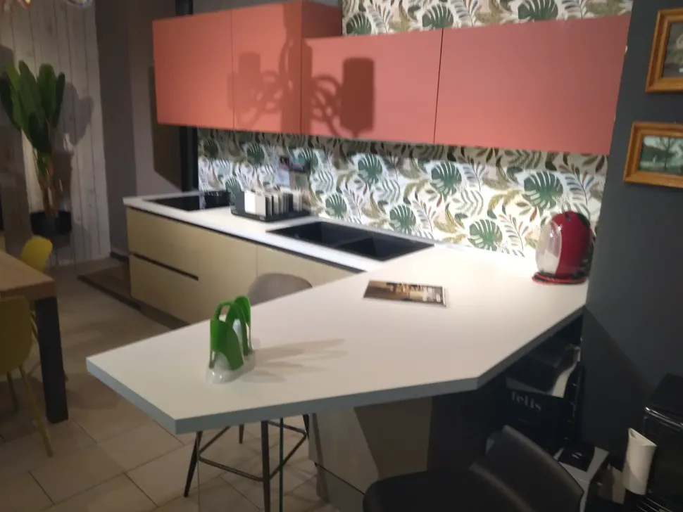 Cucina rovere chiaro moderna con penisola Ginevra Aran in Offerta Outlet