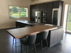 Cucina rovere moro design ad isola Ingrosso cucine moderne icm24 Primopiano cucine in offerta