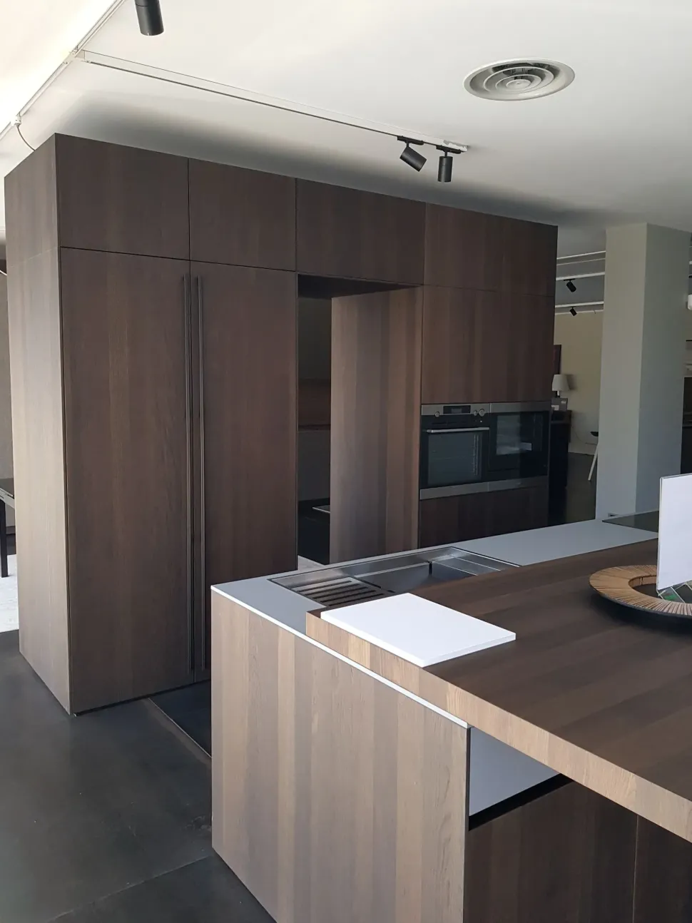 Cucina rovere moro moderna con isola Copat cucine 4.1 a soli 39000 Euro