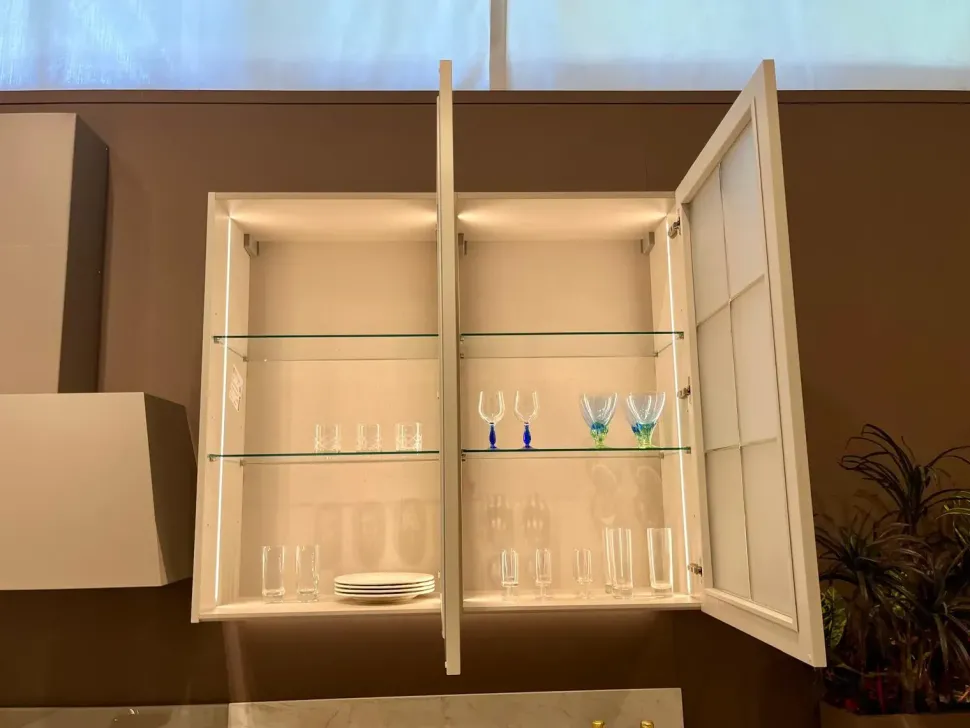 Cucina Scavolini classica ad angolo altri colori in laminato opaco Carattere