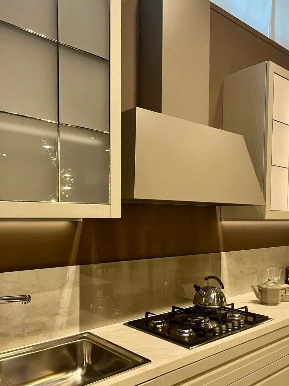 Cucina Scavolini classica ad angolo altri colori in laminato opaco Carattere