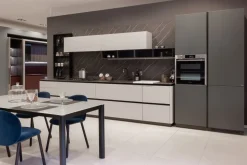 Cucina Scavolini moderna lineare bianca in laminato opaco Delinea