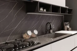 Cucina Scavolini moderna lineare bianca in laminato opaco Delinea