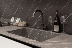 Cucina Scavolini moderna lineare bianca in laminato opaco Delinea