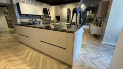 Cucina Stosa design con isola tortora in laminato materico Metropolis