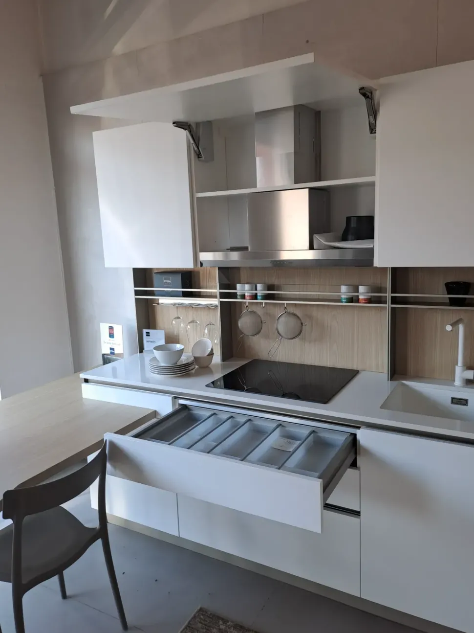 Cucina Stosa moderna ad angolo bianca in laminato materico Infinity