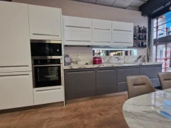 Cucina Tekna design bianca Arredo3 lineare scontata 39%