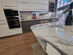 Cucina Tekna design bianca Arredo3 lineare scontata 39%