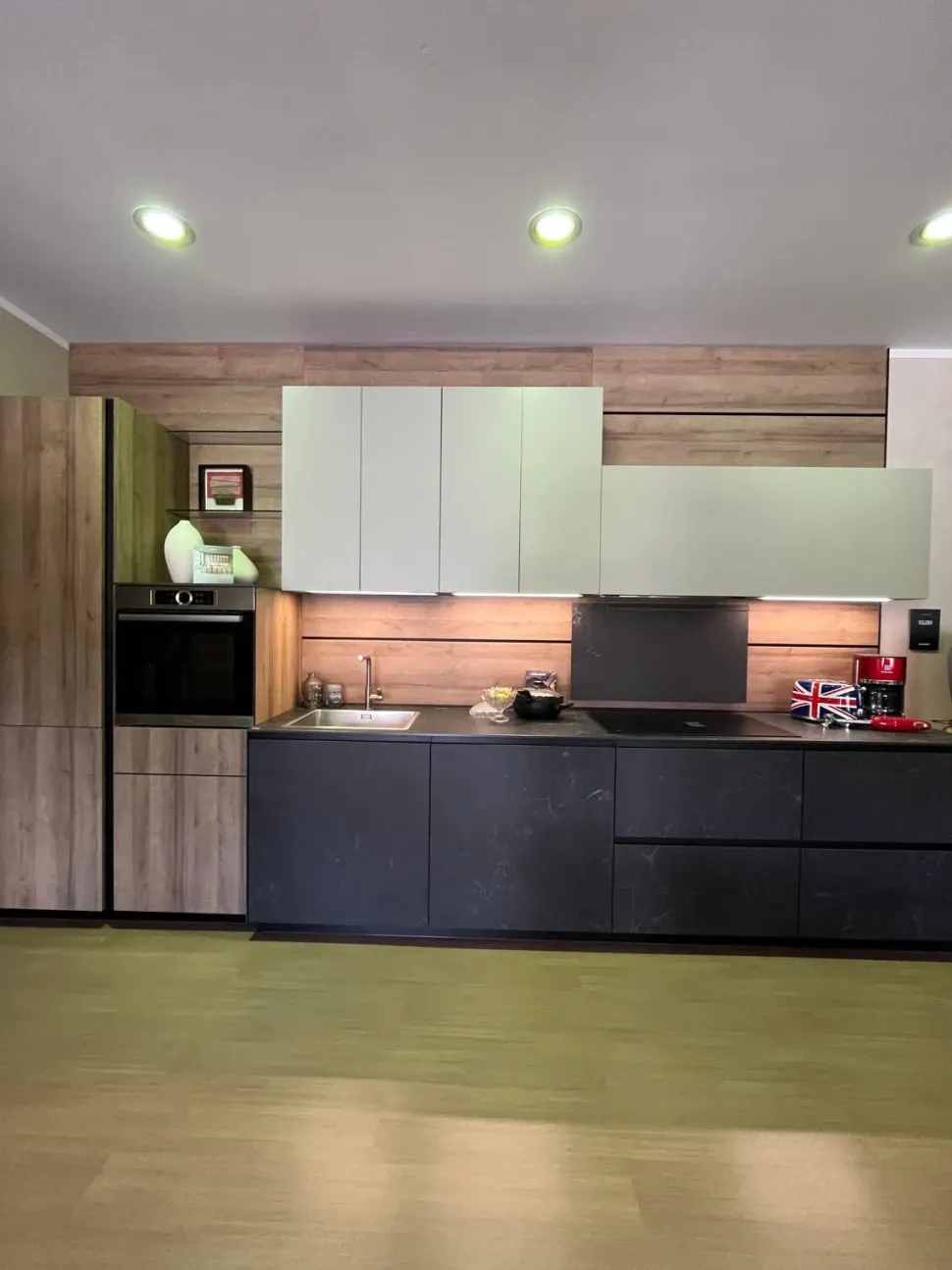 Cucina Telero design altri colori Euromobil lineare scontata 28%