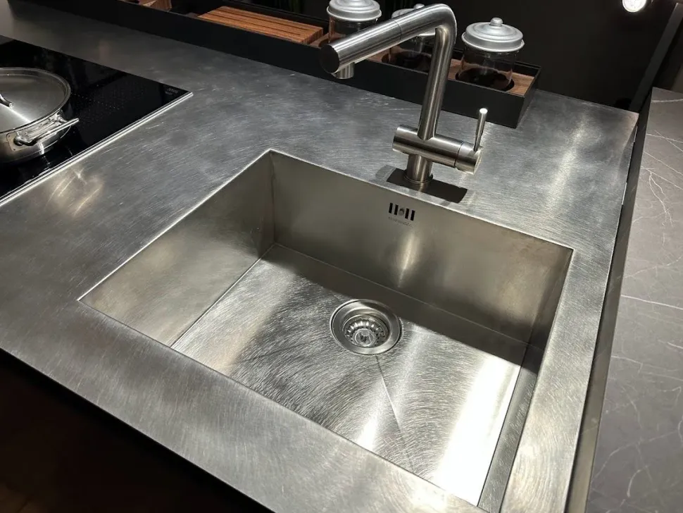 Cucina Time + asia moderna rovere moro Arredo3 con isola scontata 50%