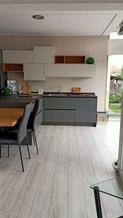 Cucina Time laccata opaco con penisola Arredo3 con un ribasso imperdibile