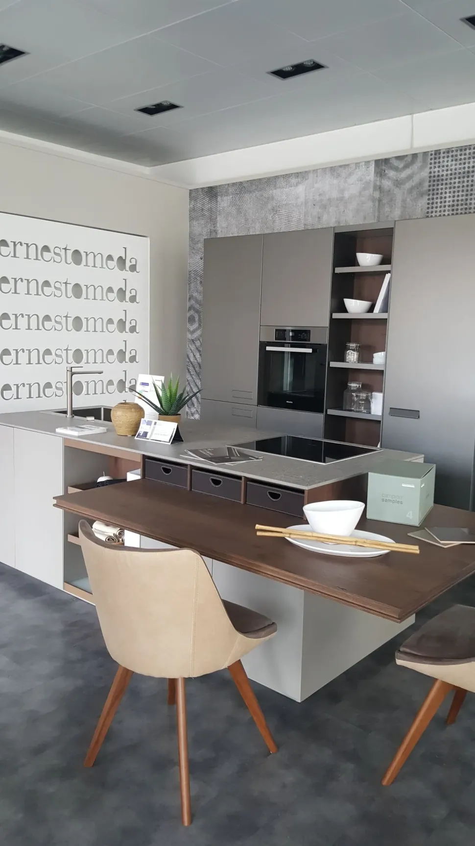 Cucina tortora design ad isola Soul Ernestomeda in Offerta Outlet