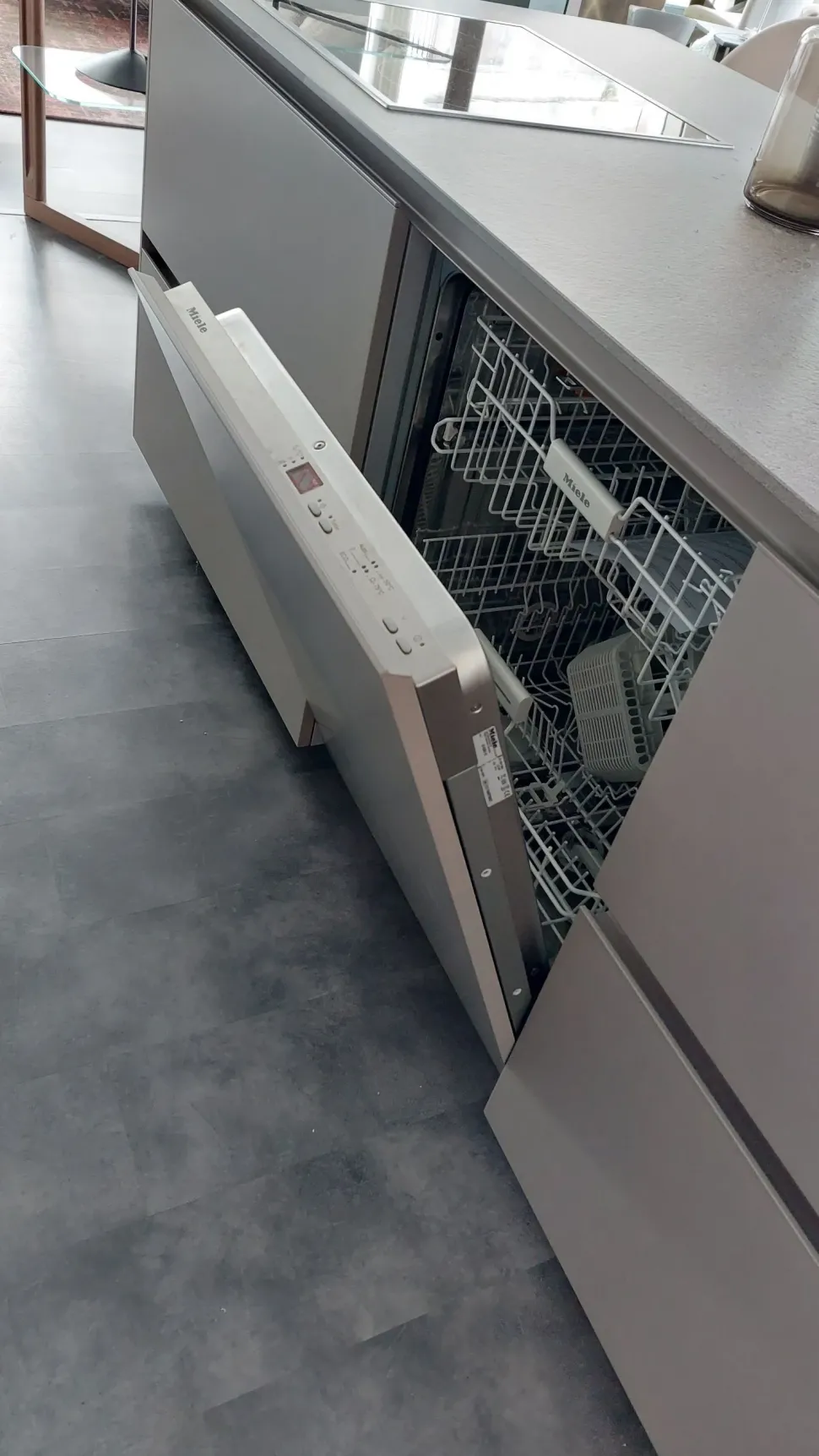 Cucina tortora design ad isola Soul Ernestomeda in Offerta Outlet