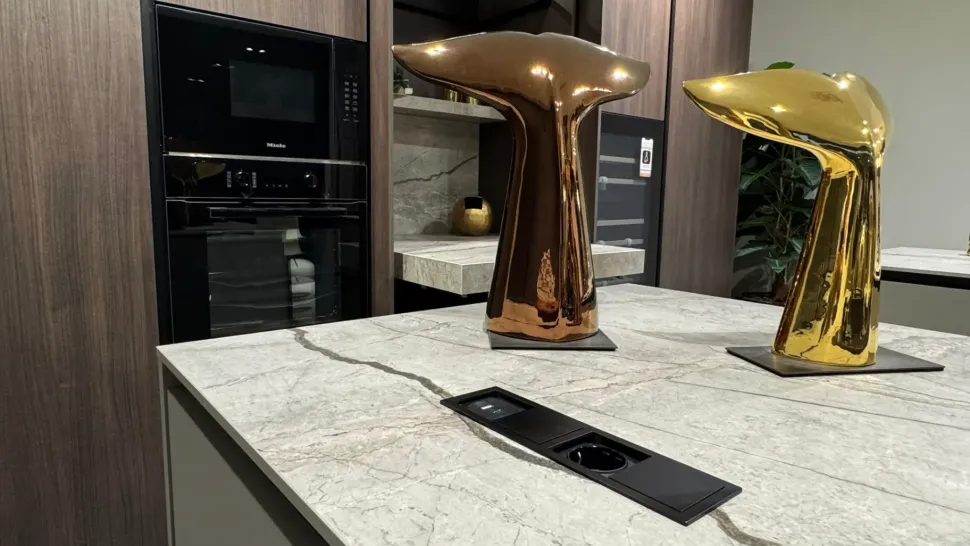 Cucina tortora design con isola Bluna Binova a soli 21900 Euro