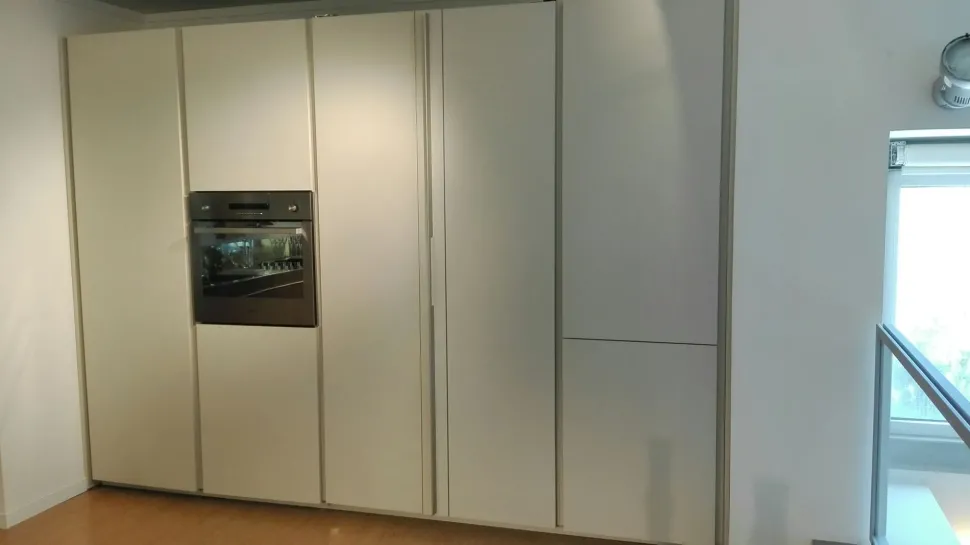 Cucina tortora design lineare Vela Dada in offerta