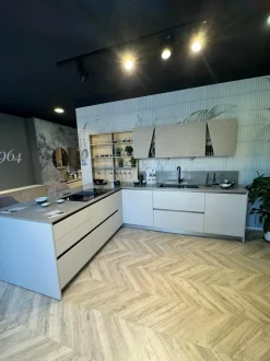 Cucina tortora moderna ad angolo Infinity Stosa scontata