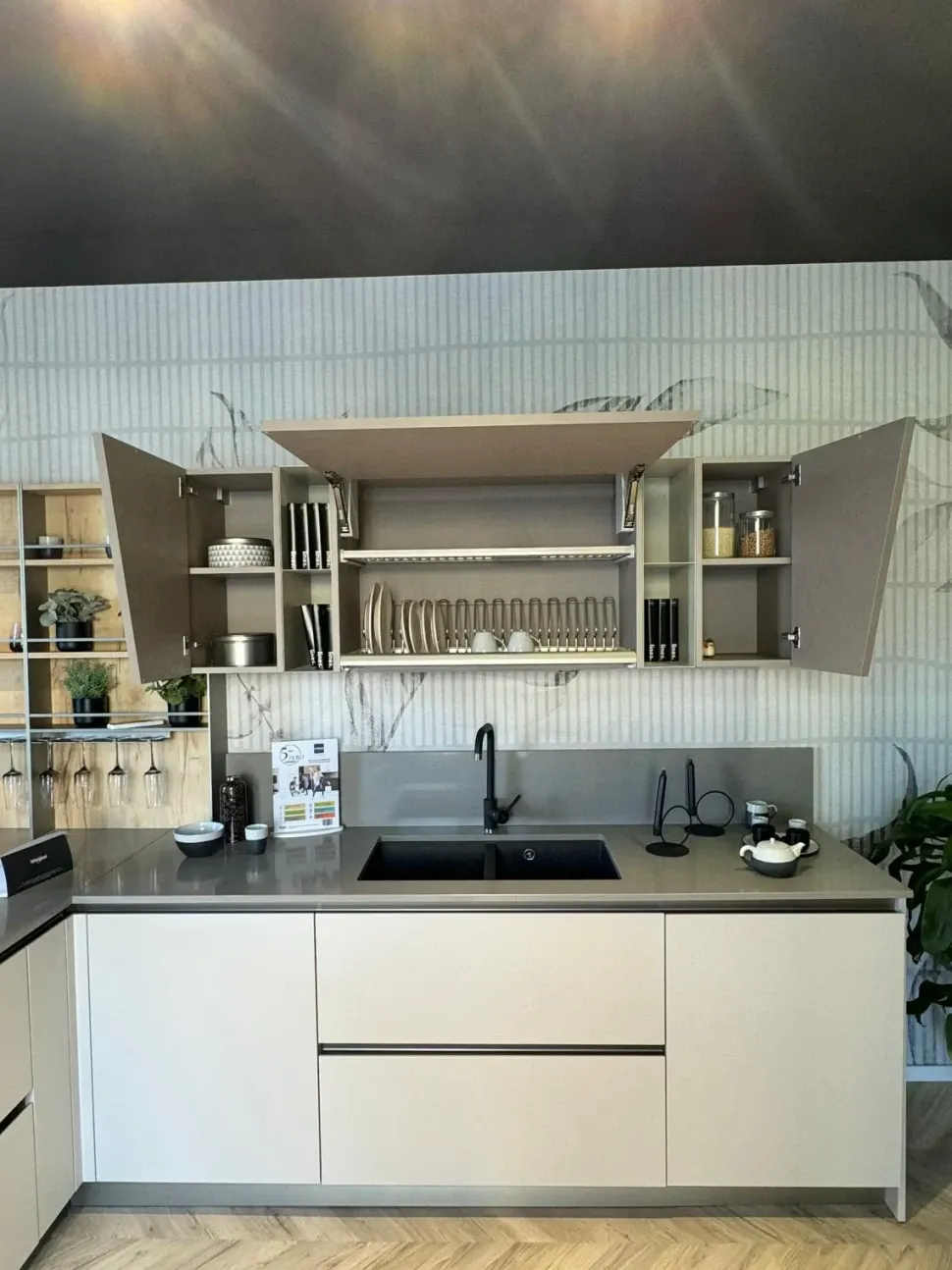 Cucina tortora moderna ad angolo Infinity Stosa scontata