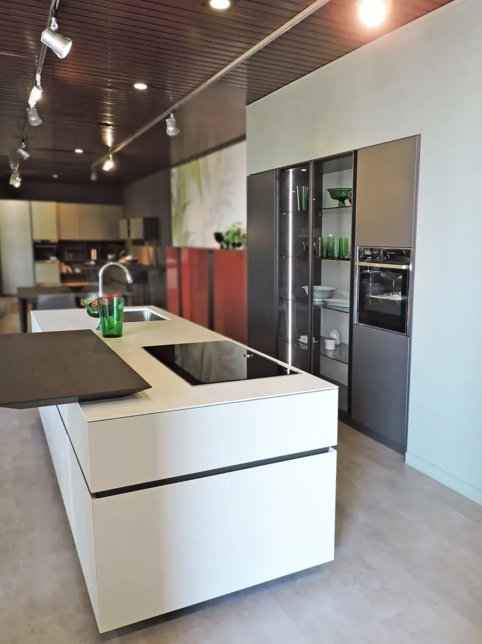 Cucina tortora moderna con isola Valdesign Logica 2.2 soho a soli 12006 Euro