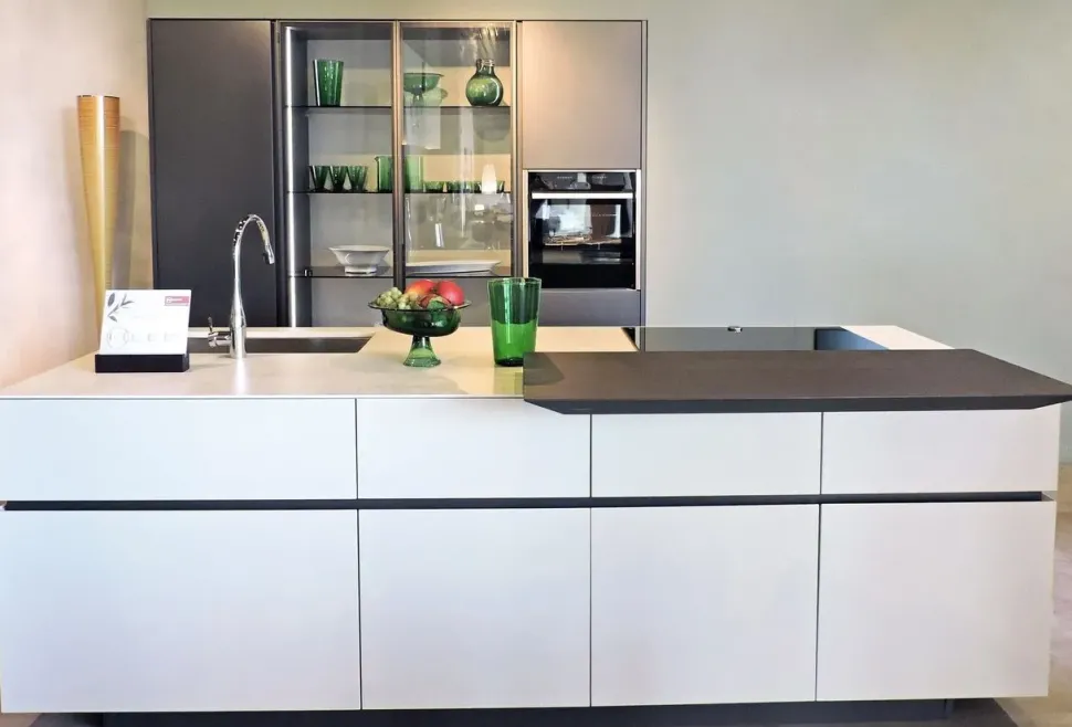 Cucina tortora moderna con isola Valdesign Logica 2.2 soho a soli 12006 Euro