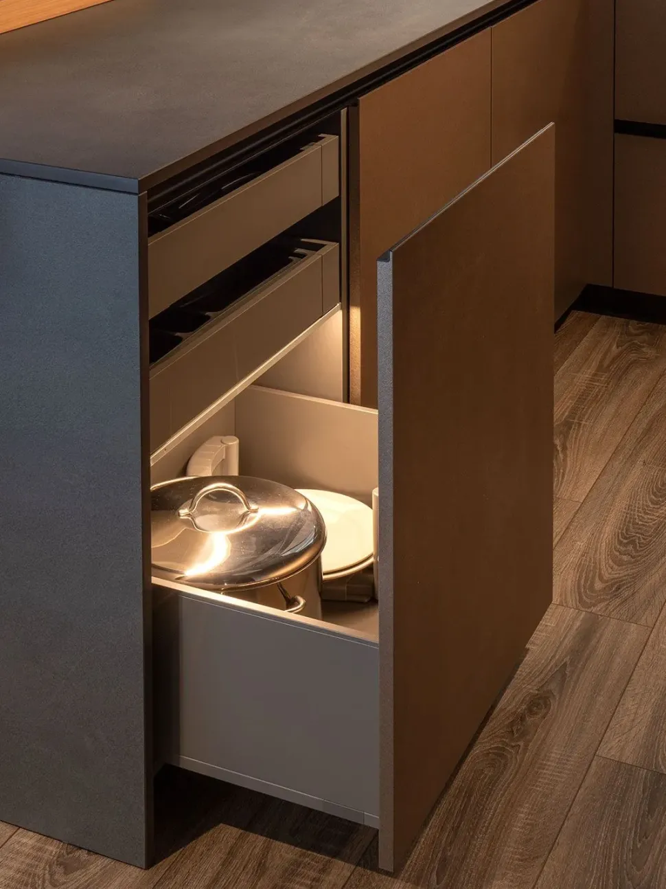 Cucina tortora moderna con penisola Diotti.com Klab 02 outlet a soli 21490 Euro